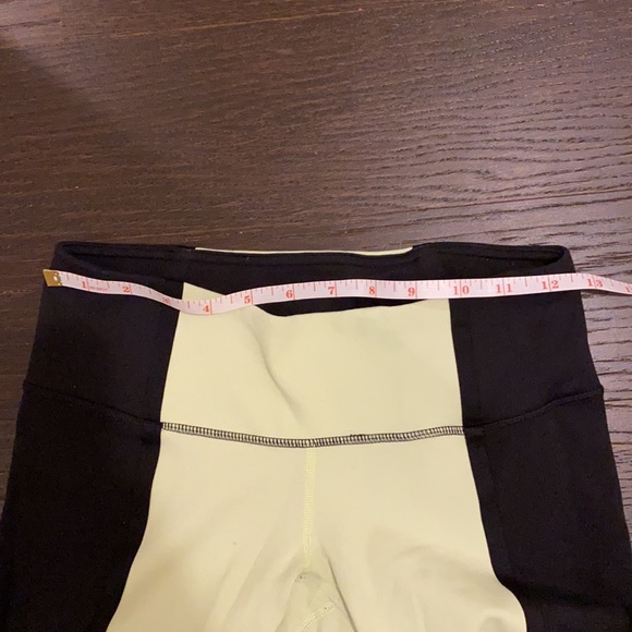 Lululemon Capri size 4 reversible - Picture 9 of 9